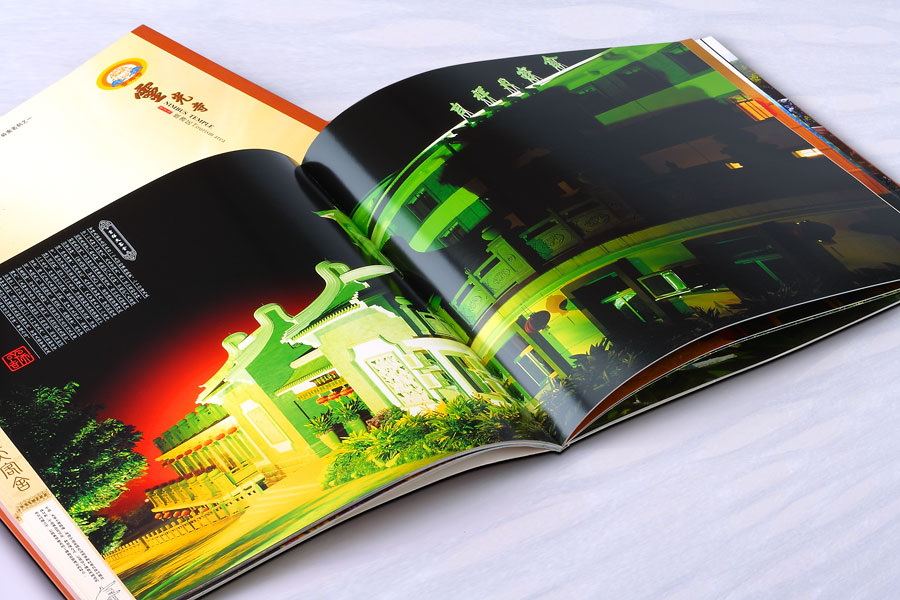 黑眼睛廣告為靈光寺景區(qū)設(shè)計(jì)印刷的大型畫冊之內(nèi)頁展示
