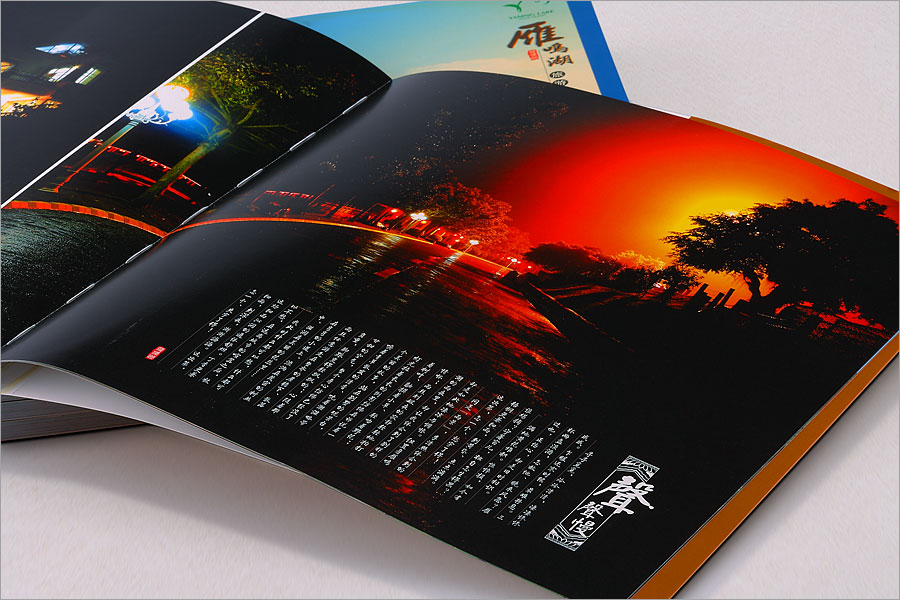 黑眼睛廣告為雁鳴湖旅游度假村印刷的大型風(fēng)光畫冊之內(nèi)頁雨夜部分
