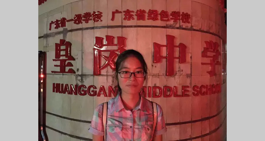 013-別看這副瘦弱肩膀可是可以扛起大梁的哦！此時(shí)已經(jīng)華燈初上了，來個(gè)影吧，留一個(gè)紀(jì)念