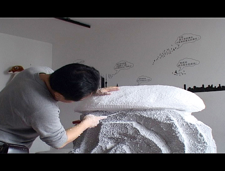 萬科圣誕節氛圍營造-徐總監親自操刀雕刻巖石和雪6