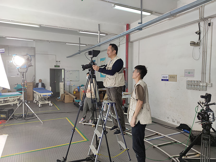 黑眼睛廣告為泰樂(lè)康科技拍攝產(chǎn)品短視頻現(xiàn)場(chǎng)