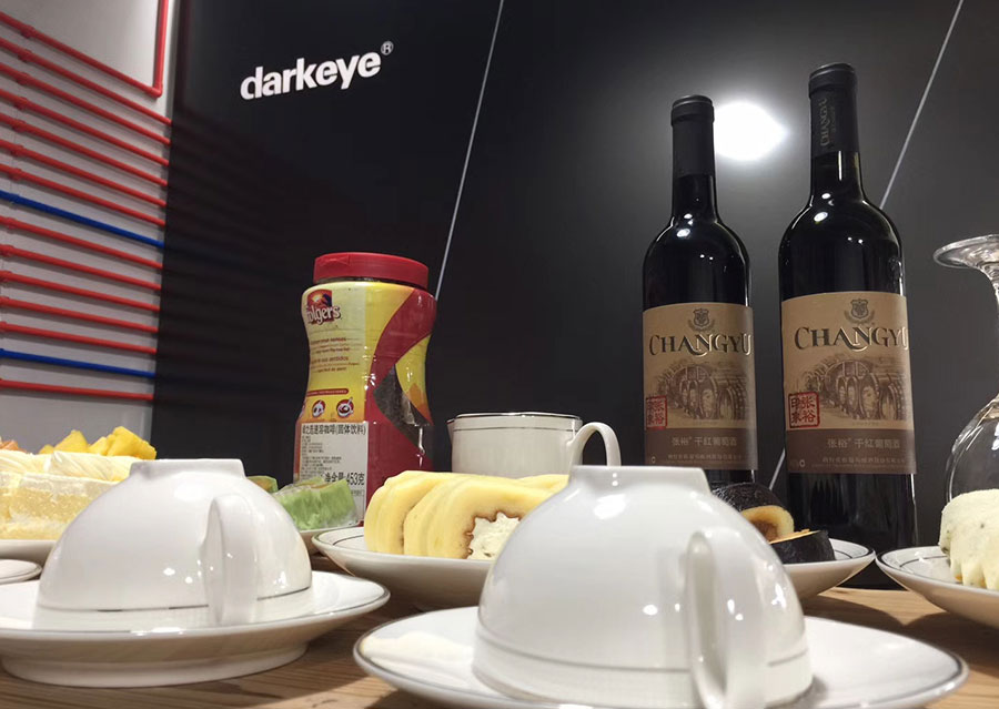 黑眼睛廣告與約克動(dòng)漫影視公司簽署戰(zhàn)略合作協(xié)議現(xiàn)場(chǎng)甜點(diǎn)